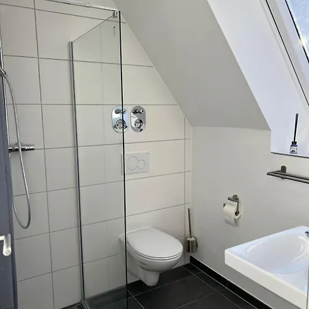 Moderne Wohnung Karlsruhe Neureut, Fussbodenheizung - Regendusche - Waschmaschine - Stellplatz Buitenkant foto