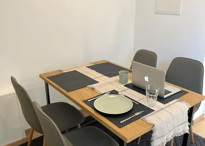 Moderne Wohnung Karlsruhe Neureut, Fussbodenheizung - Regendusche - Waschmaschine - Stellplatz