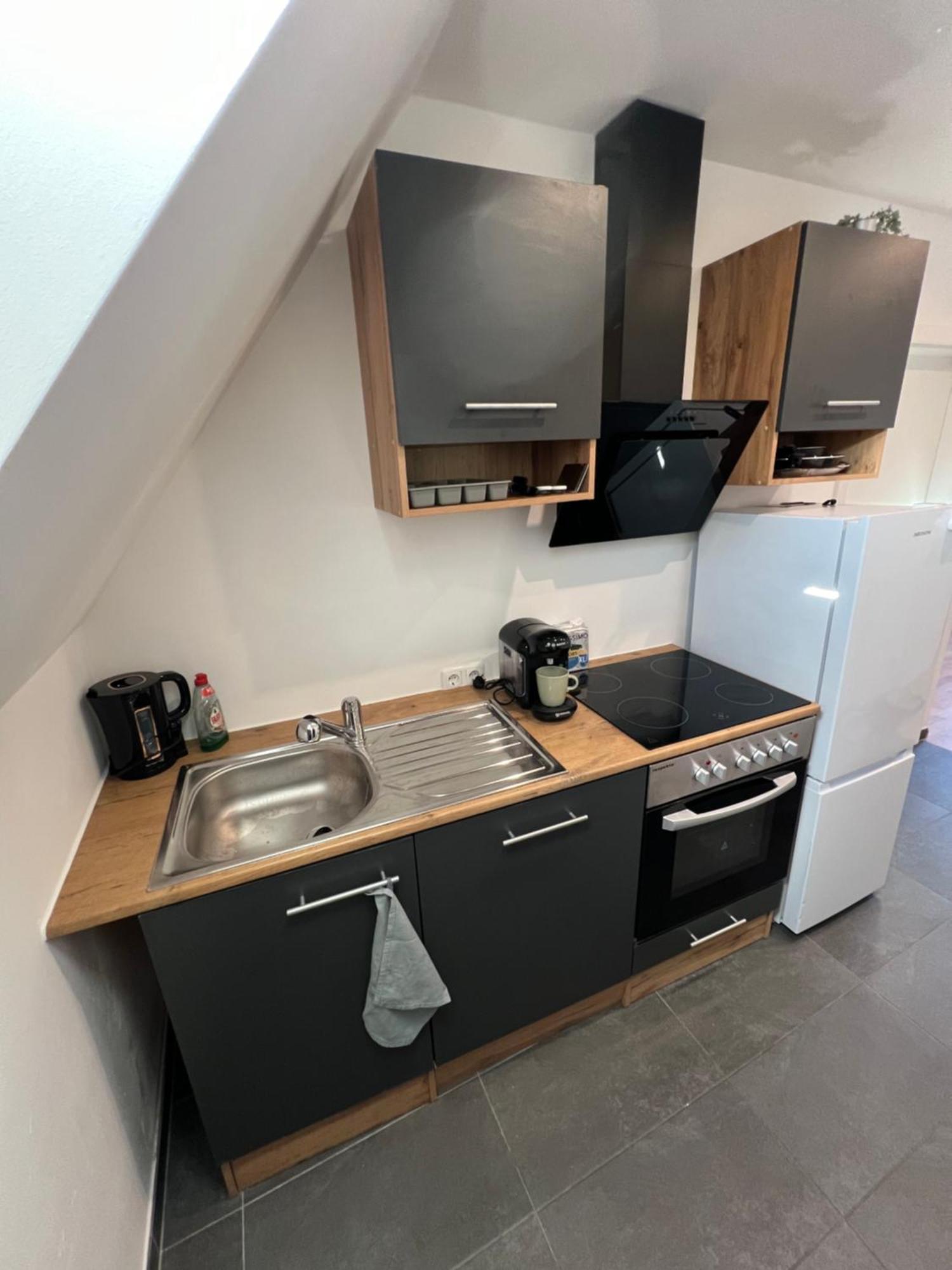 Moderne Neureut, Fussbodenheizung - Regendusche - Waschmaschine - Stellplatz Apartament *